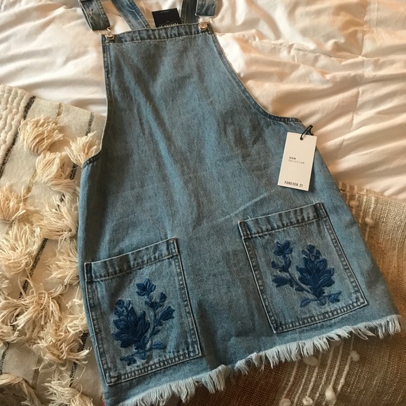 NWT F21 FLORAL OVERALL SKIRT - Picture 1 of 6